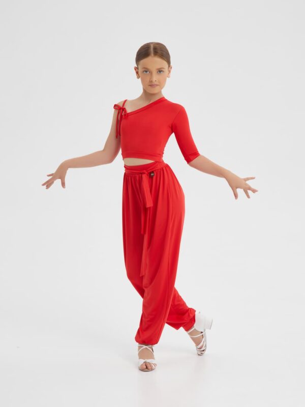 Топ ассиметричный с рукавом