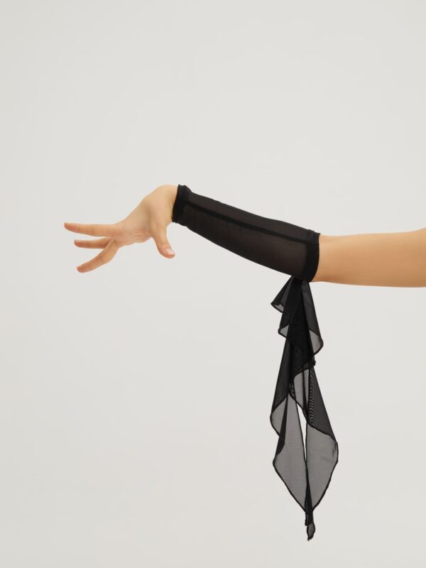 Танцевальная митенка из сетки на руку