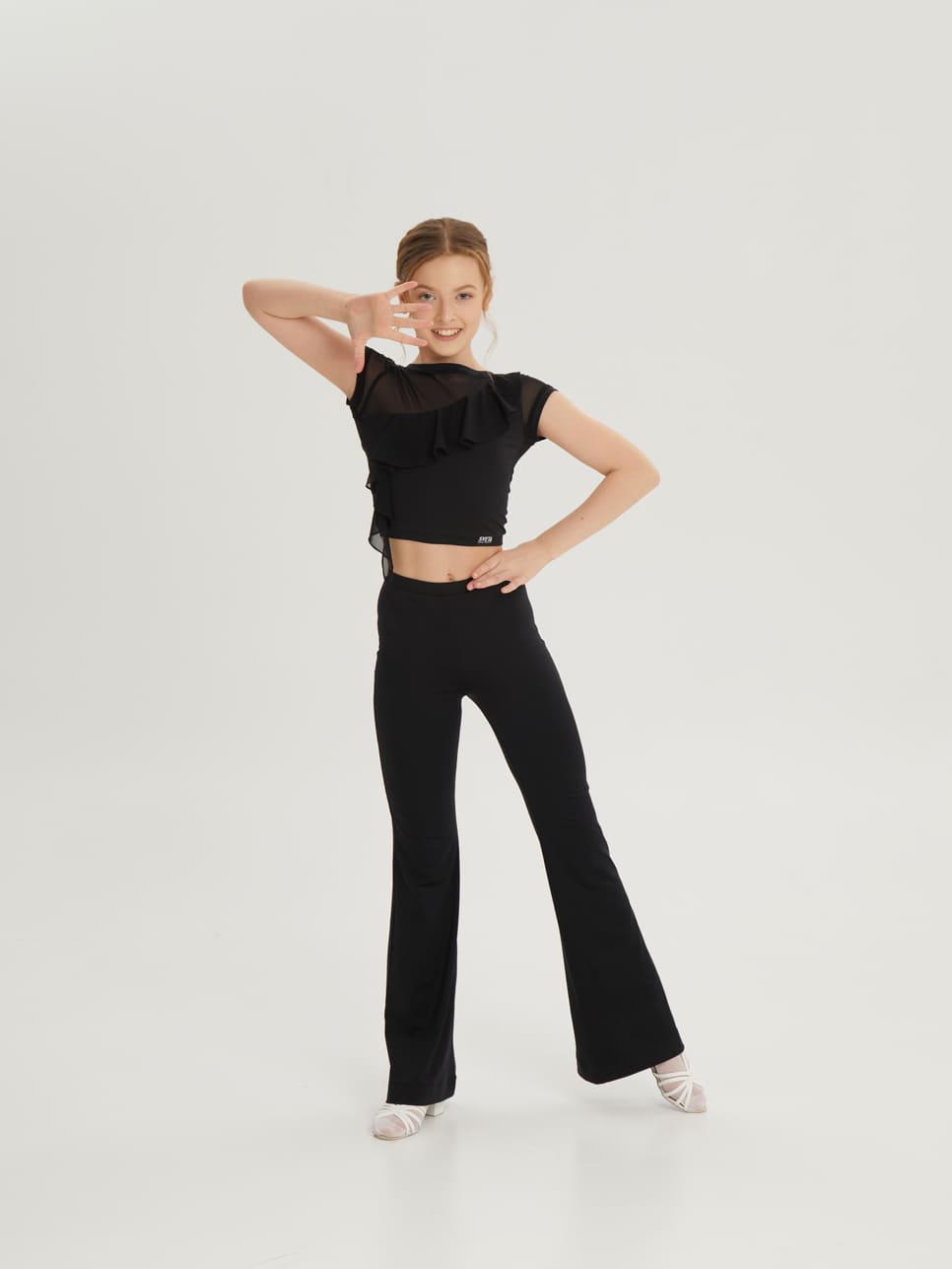 Топ с кокеткой и воланом