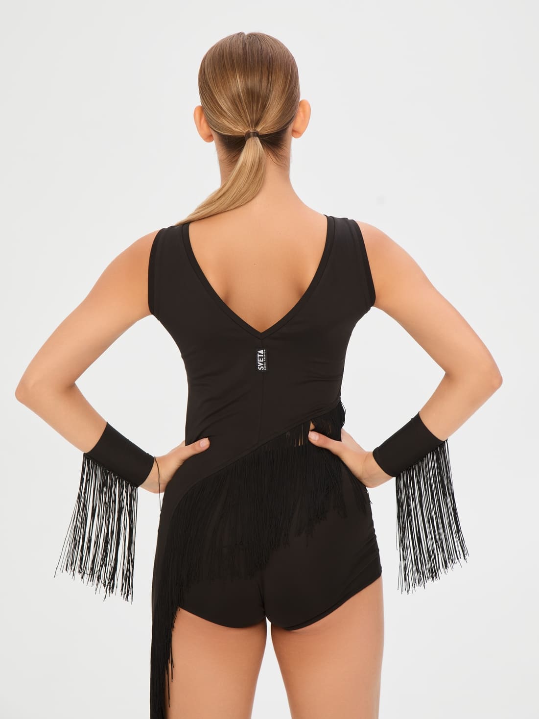 Топ с хвостом из кистей — изображение 4