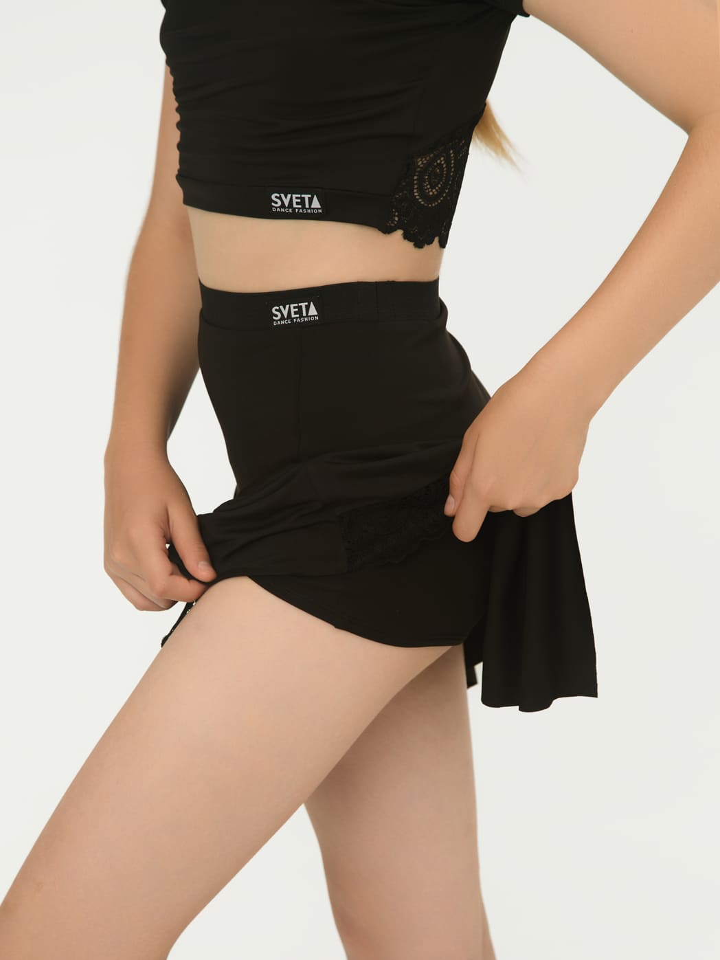 Юбка с кружевом по низу и вставками