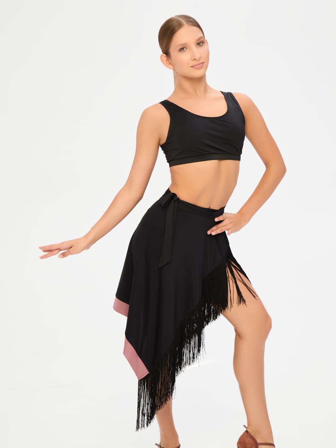 Асимметричная юбка-косынка с кистями