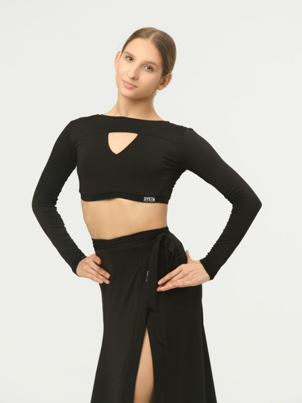 Топ с вырезом и чашками